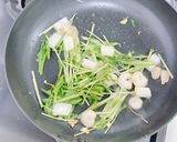 超簡単！水菜と梅のペペロンチーノうどん作り方4写真