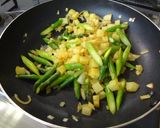 新じゃがいもとアスパラのカレー炒め作り方5写真