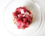 簡単な【マグロとアボカドのピリ辛和え】作り方3写真