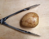 ジャガイモの皮だけを道具だけでむく方法作り方1写真