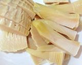 新タケノコとつみれのみそ味煮物作り方2写真