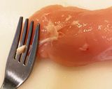 離乳食 中期 鶏ササミ作り方1写真
