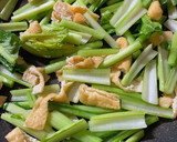＊小松菜と油揚げ、ツナの炒めもの＊作り方2写真