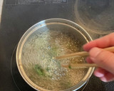 間引きした発芽ほうれん草のかきたま汁作り方3写真