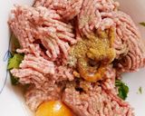 簡単♪セロリの葉と新玉ねぎのハンバーグ作り方2写真