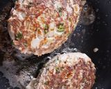 簡単♪セロリの葉と新玉ねぎのハンバーグ作り方5写真