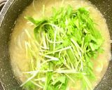 水菜と新玉ねぎと豚肉のほっこりお味噌汁作り方4写真