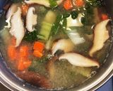 椎茸と白菜、根菜の麹味噌汁作り方4写真