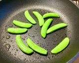 スナップえんどうの塩バター炒め作り方1写真