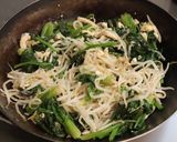 鶏むね肉ほうれん草もやしのカレー風味炒め作り方4写真