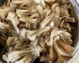 鶏もも肉と玉ねぎきのこのフライパン煮込み作り方2写真