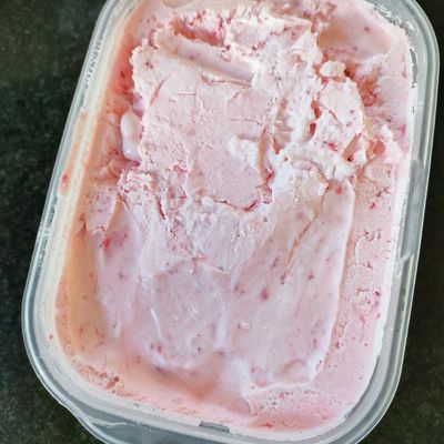 ストロベリーアイスクリーム by futapapa 【クックパッド】 簡単