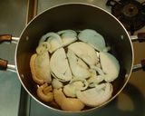 柔らか鶏・春キャベツ・新玉ネギの重ね蒸し作り方1写真