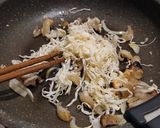 豚足切り干し大根玉葱炒め作り方3写真