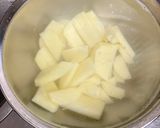 たっぷり玉ねぎとじゃがいもと卵の味噌汁作り方1写真