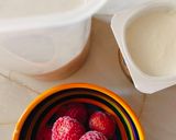 冷凍イチゴとヨーグルトの甘酒スムージー🍓作り方1写真