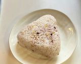 雑穀ご飯（おにぎり）の表面パラパラごま塩作り方1写真