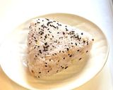雑穀ご飯（おにぎり）の表面パラパラごま塩作り方3写真
