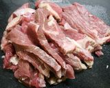 簡単！しょうが焼き(牛肩ロースステーキ)作り方1写真