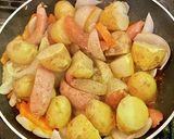 新ジャガ・新タマとソーセージのバター醤油作り方4写真