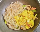 新玉ねぎとアスパラ＆卵の焼きうどん作り方6写真