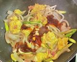 新玉ねぎとアスパラ＆卵の焼きうどん作り方7写真