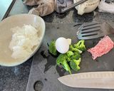 ブロッコリーと挽肉のマヨ醤油炒飯作り方1写真