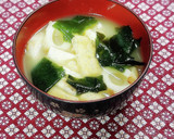 竹輪と油揚げとワカメのお味噌汁作り方4写真