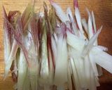山うどの皮とミョウガ&新生姜の塩きんぴら作り方1写真