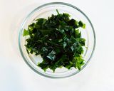 鶏ささみとワカメの雑炊【離乳食後期】作り方1写真