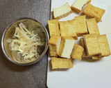 豚肉と絹厚揚げのおかか生姜炒め作り方1写真