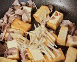 豚肉と絹厚揚げのおかか生姜炒め作り方3写真