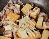 豚肉と絹厚揚げのおかか生姜炒め作り方3写真