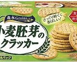 黒豆とクリームチーズ、いちごのクラッカー作り方1写真