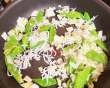 キヌサヤとしらすのお好み焼き風オムレツ作り方4写真