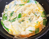 キヌサヤとしらすのお好み焼き風オムレツ作り方6写真