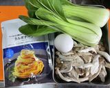 青梗菜とシメジのカルボナーラ丼☆作り方1写真
