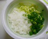 餃子!春キャベツと新玉葱 外パリ中とろ作り方1写真