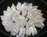 餃子!春キャベツと新玉葱 外パリ中とろ作り方7写真