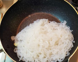 ☆大量消費☆しらたきとしらすのねぎ炒め作り方1写真