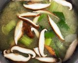 青梗菜とネギと椎茸の麹味噌汁作り方3写真