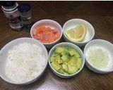筋肉飯!サーモンとアボカドのユッケ丼作り方1写真
