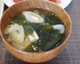 管理栄養士の長ねぎとわかめのみそ汁作り方5写真