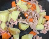 新じゃがと豚肉のケチャップ炒め作り方4写真