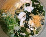 簡単！地味だけど美味！鶏皮わかめスープ♪作り方1写真