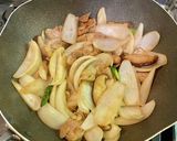 鶏もも肉と新玉ねぎのキムチ炒め作り方5写真