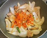 鶏もも肉と新玉ねぎのキムチ炒め作り方6写真