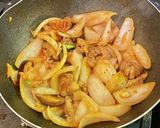 鶏もも肉と新玉ねぎのキムチ炒め作り方7写真