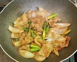 簡単・新玉ねぎとアスパラガスの焼きうどん作り方3写真