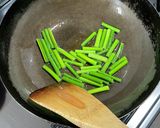 ビールがすすむニンニクの芽とカニカマ炒め作り方3写真